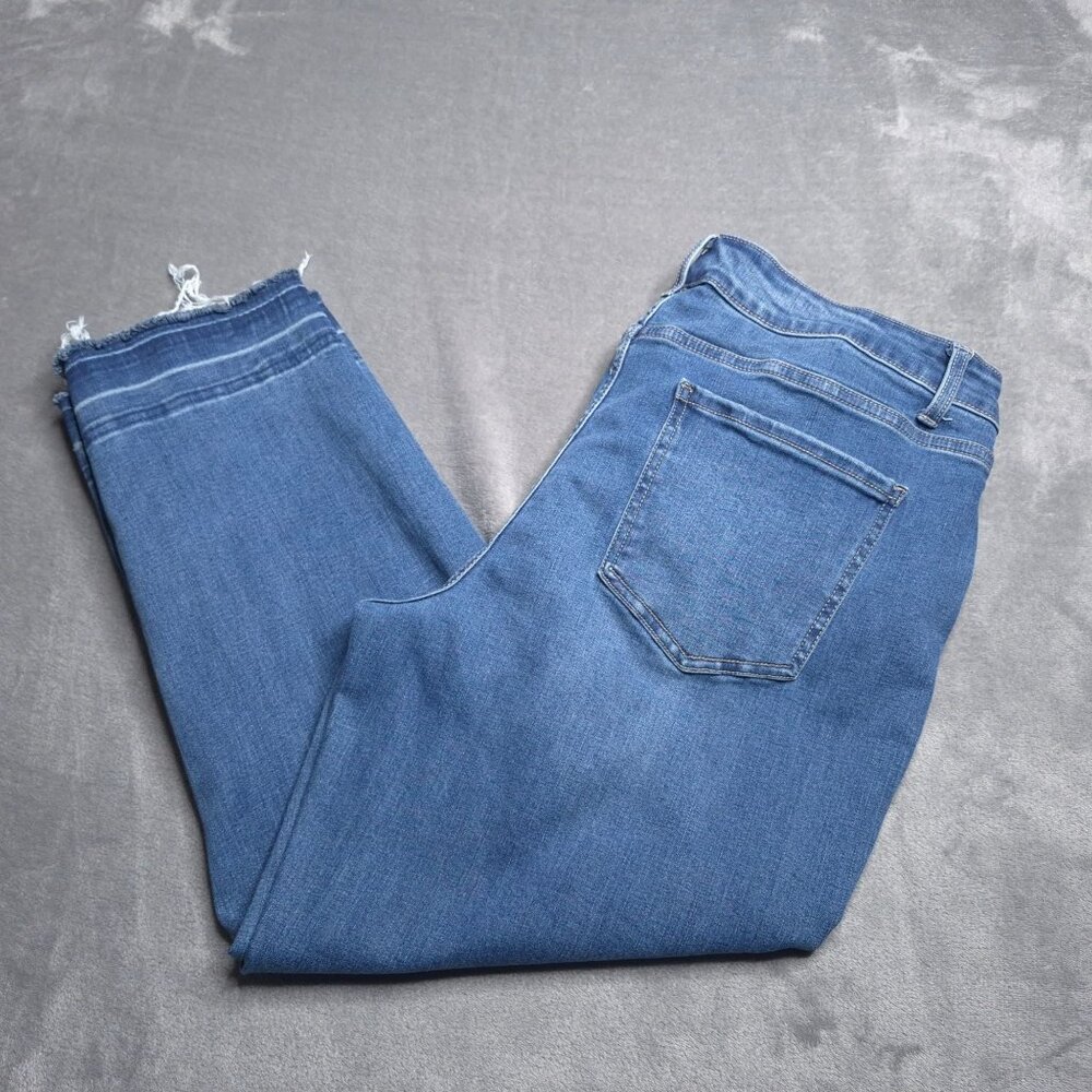 Time And Tru Womens Cropped Jeans 16 Medium Wash High Rise Released Hem Stretch